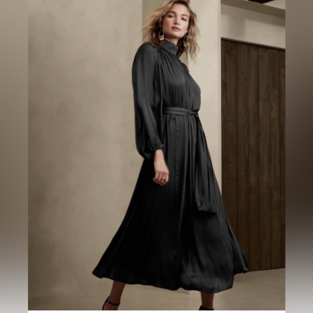 Banana Republic Slit-back maxi dress